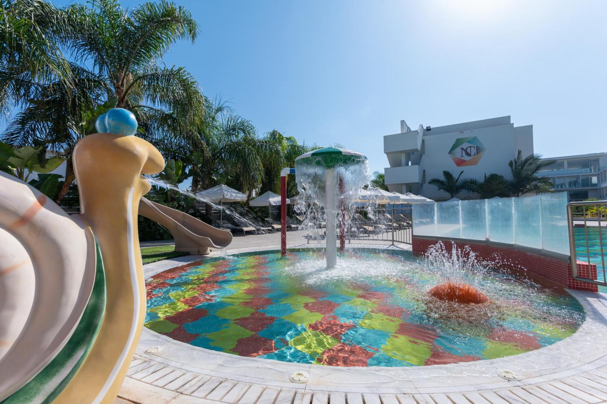 Nicholas Color Hotel ไอยานาปา ภายนอก รูปภาพ