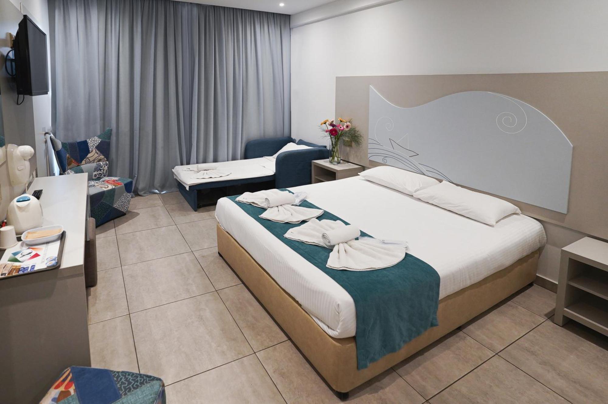 Nicholas Color Hotel ไอยานาปา ภายนอก รูปภาพ