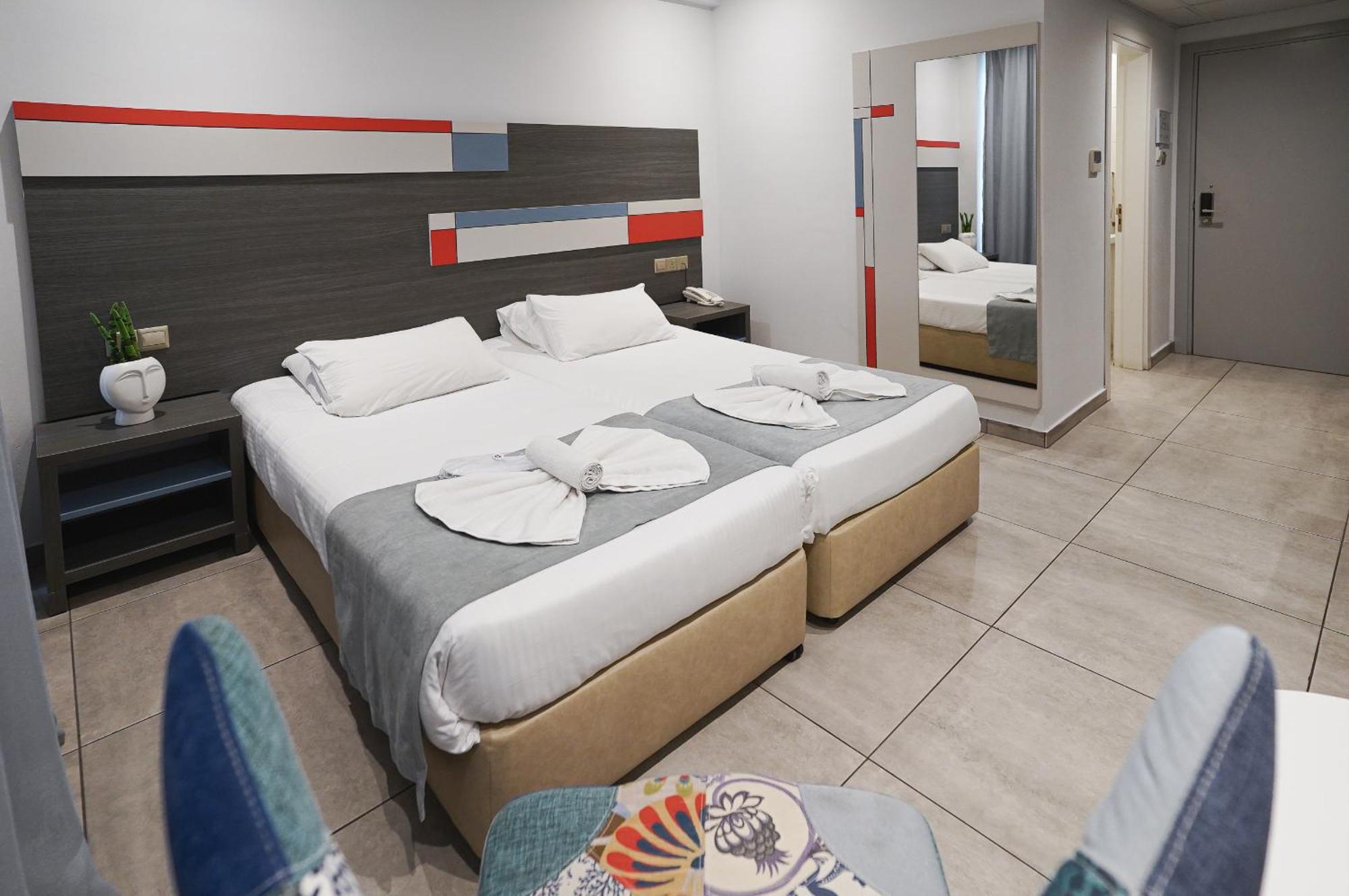Nicholas Color Hotel ไอยานาปา ภายนอก รูปภาพ